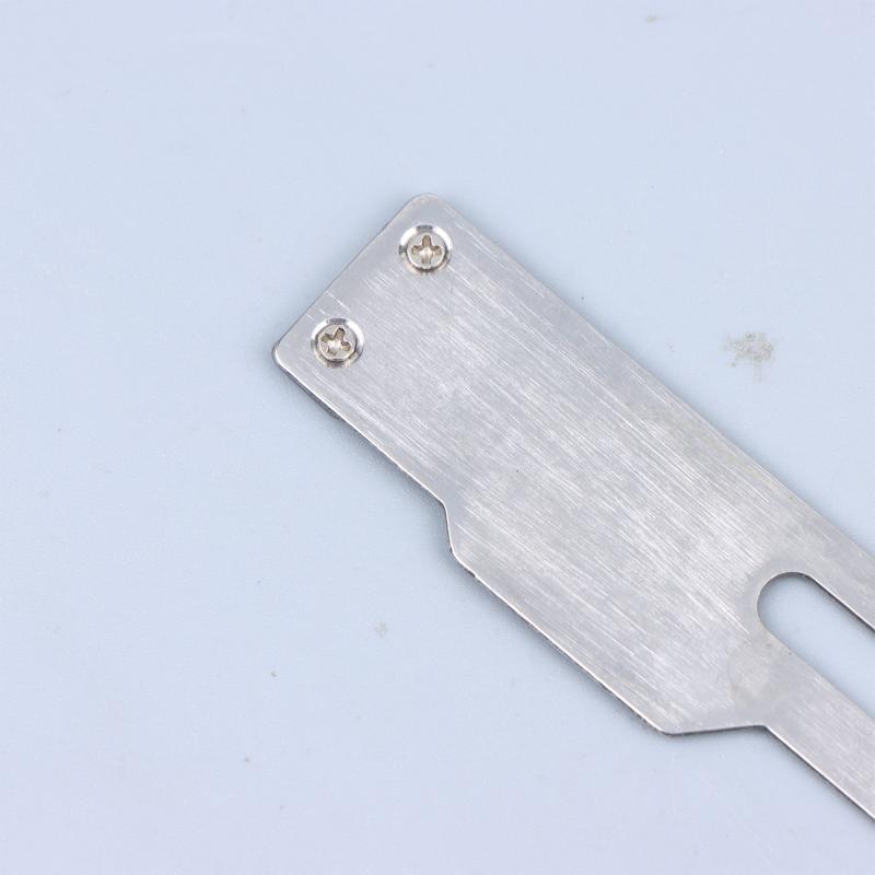 Industrial Sewing Machine Zigzag Foot Three Needle Five Thread Adjustable Edge Guide Designed for Heavy Duty Garment Production