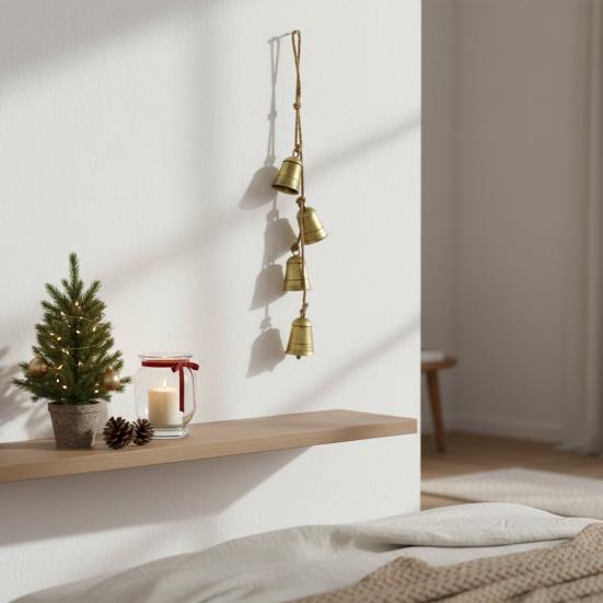 Shabby Chic Metal Cow Bell Hanging Decoration Rustic Vintage Cluster Bell on Rope Home Christmas Party Wall Hanging Decorative Jingle Bell