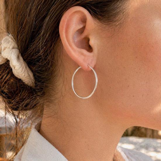 1 Pair Thick Chunky Hoop Earrings for Women, Large Round Circle Hooped Earrings, Hypoallergenic Lightweight Jewelry Gift