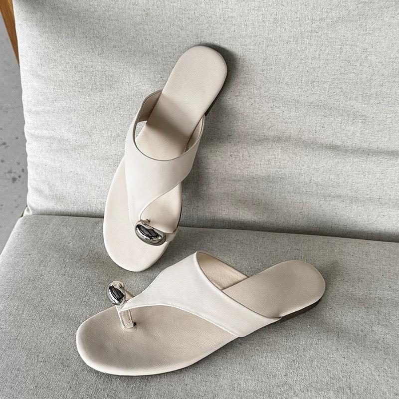 

Sheepskin metal set toe flip-flops women wear new fashionable flat-bottomed cool slippers 40