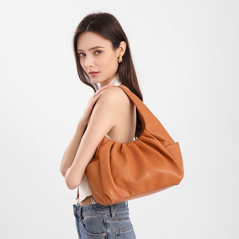 

New 2025 Summer Niche Handbag Clutch Wrinkled Texture Cloud Bag European and American Fashion Horn Large Bag Women s Bag світло-коричневого кольору