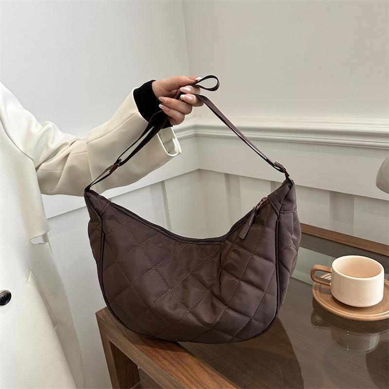 Foreign Style Bag Women's Large Capacity 2025 New Spring Fashion Dumpling Bag Niche Nylon Shoulder Messenger Bag