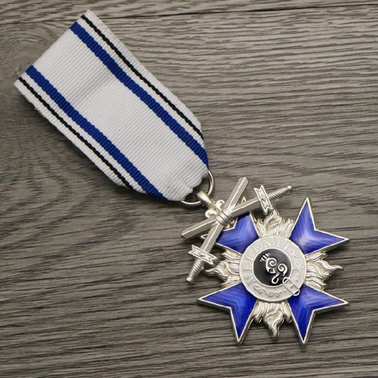 Order of the Bavarian Crowns Medals Lapel Pin Militarys Medals Pin Badge Prussia Crowns Crosses Medals Decorative Brooch
