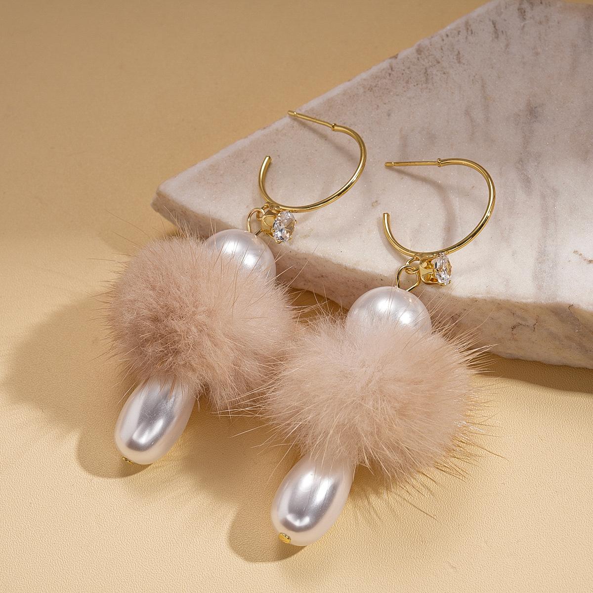 

Autumn and winter hairball imitation pearl water drop C-shaped silver needle earrings elegant temperament earrings