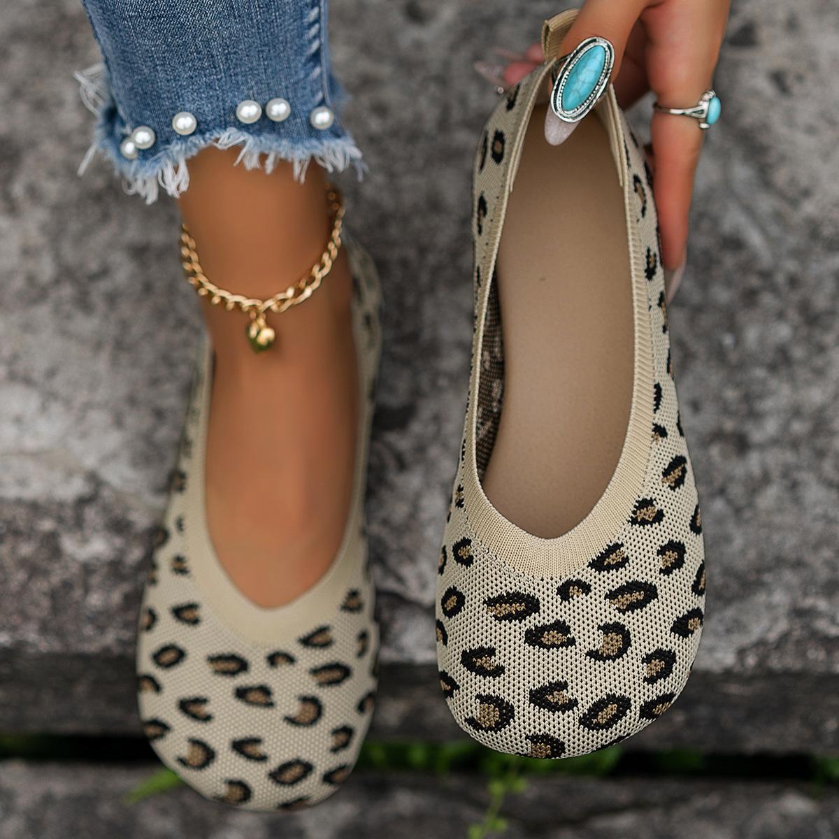 

2025 autumn new foreign trade large size flat bottom fly woven single shoes women s old Beijing cloth shoes breathable soft sole casual women s shoes 43