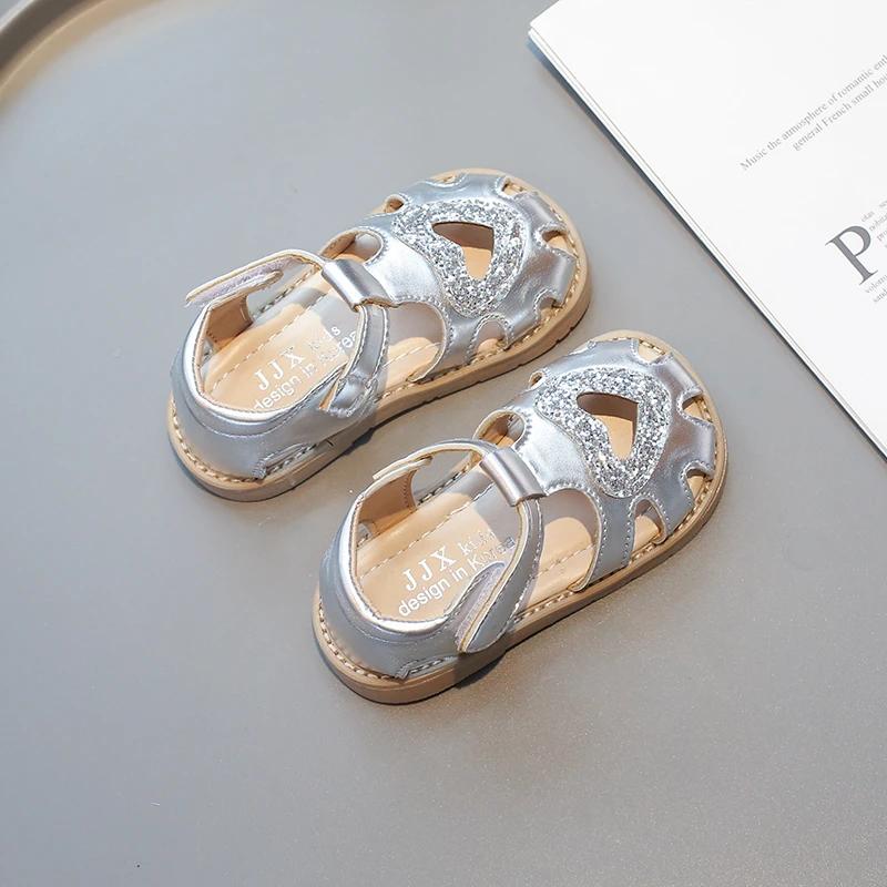 Sweet Girl Princess Dress Sandals Summer Kids Heart Cut-outs Flat Sandals Fashion Versatile Children's Causal Sandals Hook Loop