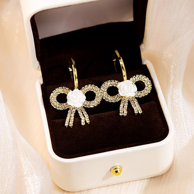 European and American hot-selling super flash earrings collection, exquisite full diamond Internet celebrity fringed pearl flower stud earrings