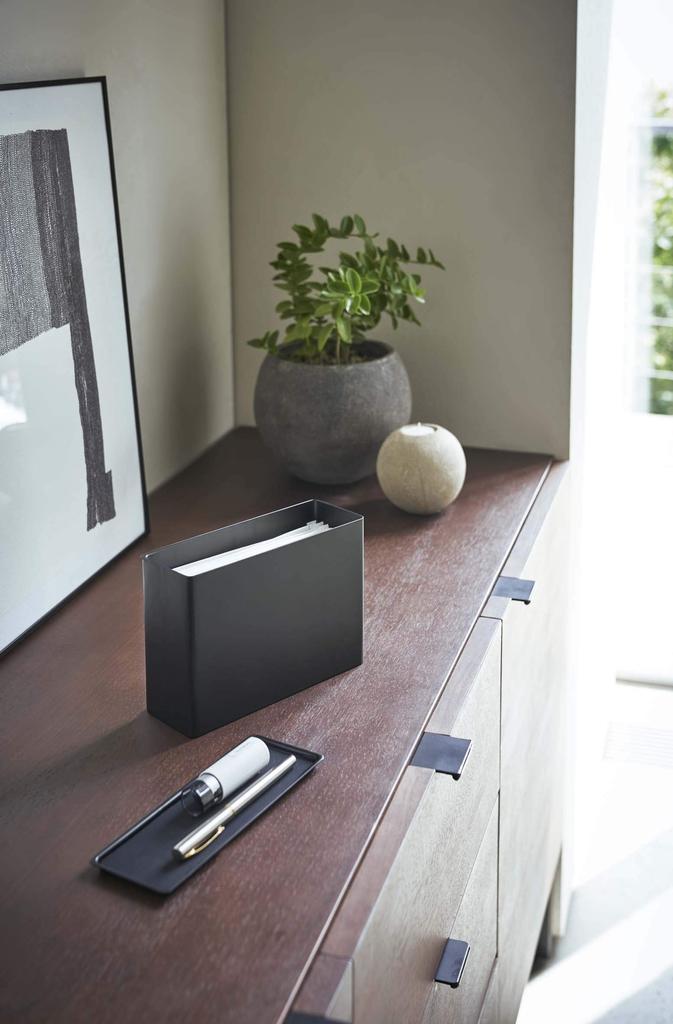 Yamazaki Jitsugyo (Yamazaki) Magnetic Mask Holder Black Approx. W19 x D6.5 x H13.5cm Tower Mask Case Box Type Entrance Mask 4359