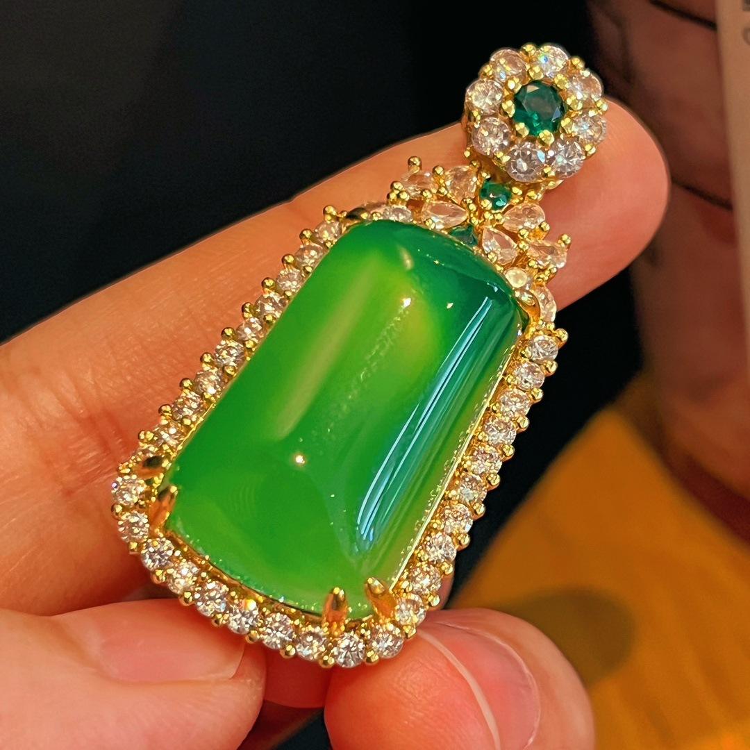 

Jade Green Lighting Natural Chalcedony Pendant Agate Pendant, Real Shot