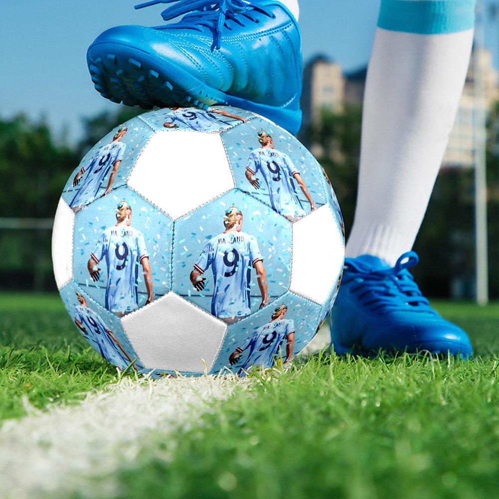 Pallone da Calcio Erling Haaland Taglia 5, Cucito a Macchina in PVC, Resistente e ad Alto Rimbalzo, Adatto a Tutte le Età, Merchandising per tifosi, Partite e Uso all'Aperto.