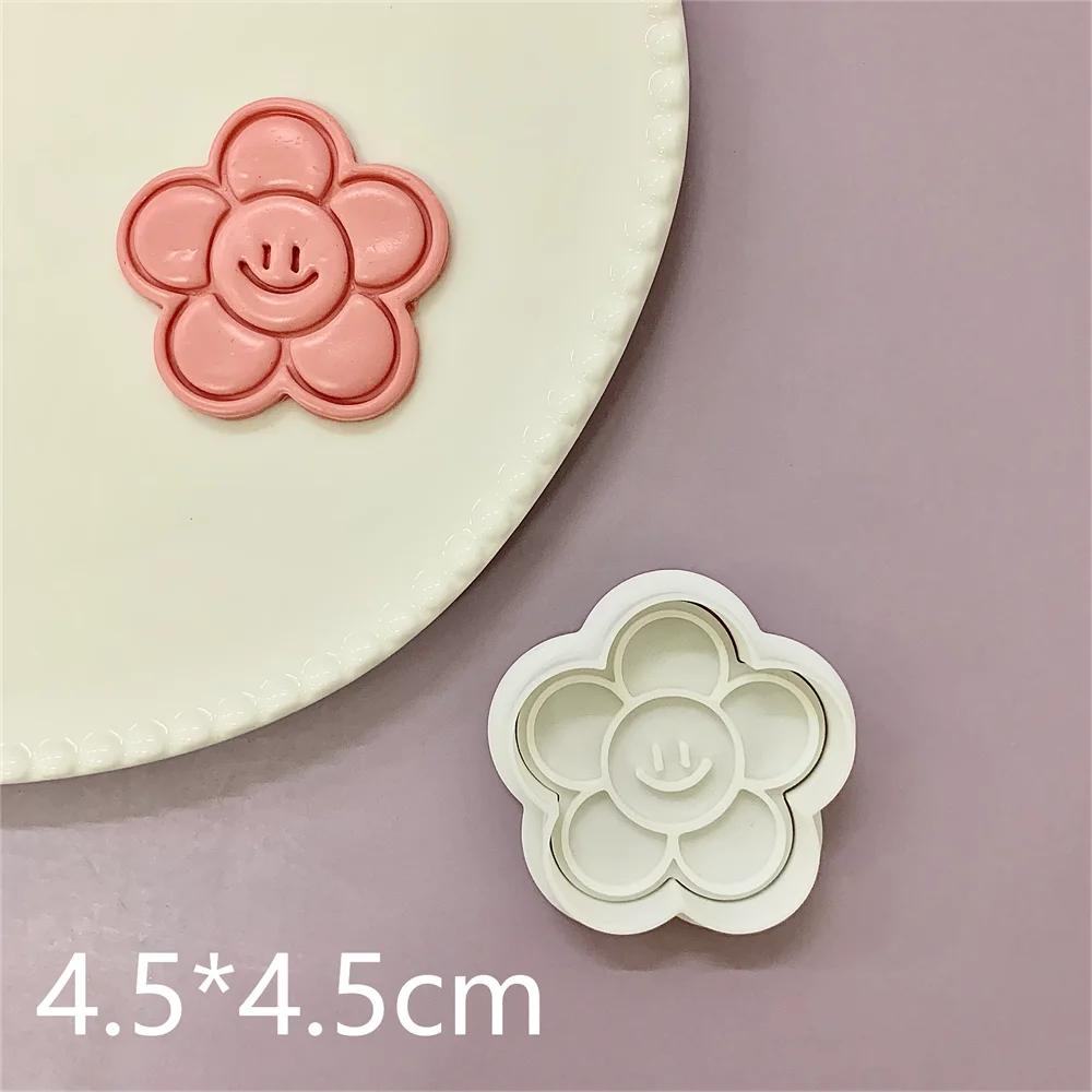 Cute Animal Cookie Embossing Stamp Fish Bear Rabbit Cake Mold Love Heart Shaped Cartoon Biscuit Mold Baking Biscuit Cutters