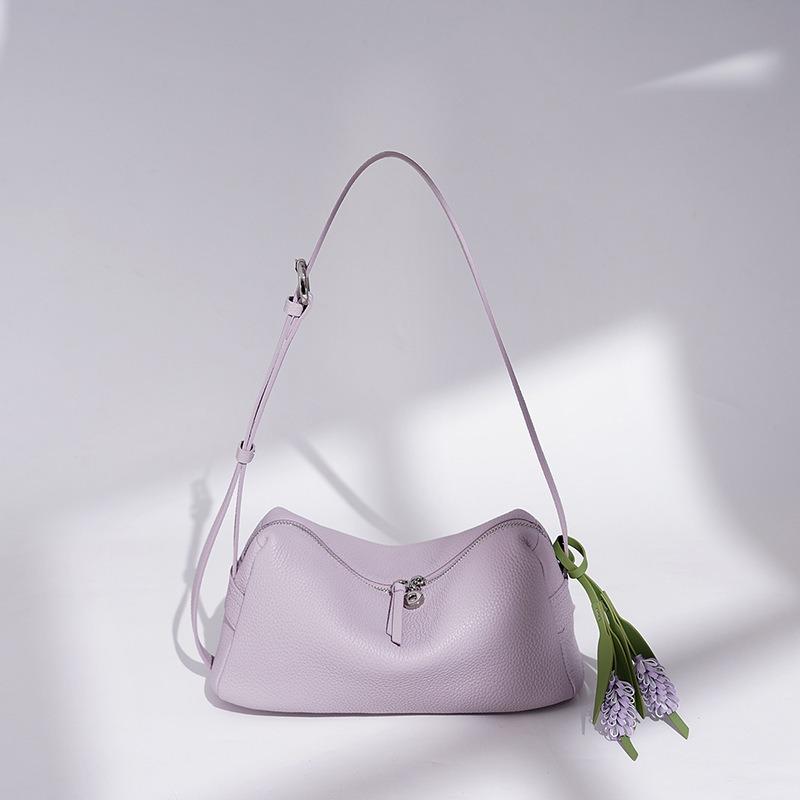 Large Capacity Handheld Women's Bag Light Luxury Leather Pillow Bag Design Sense Niche Fashion Versatile Premium Underarm Shoulder Bag