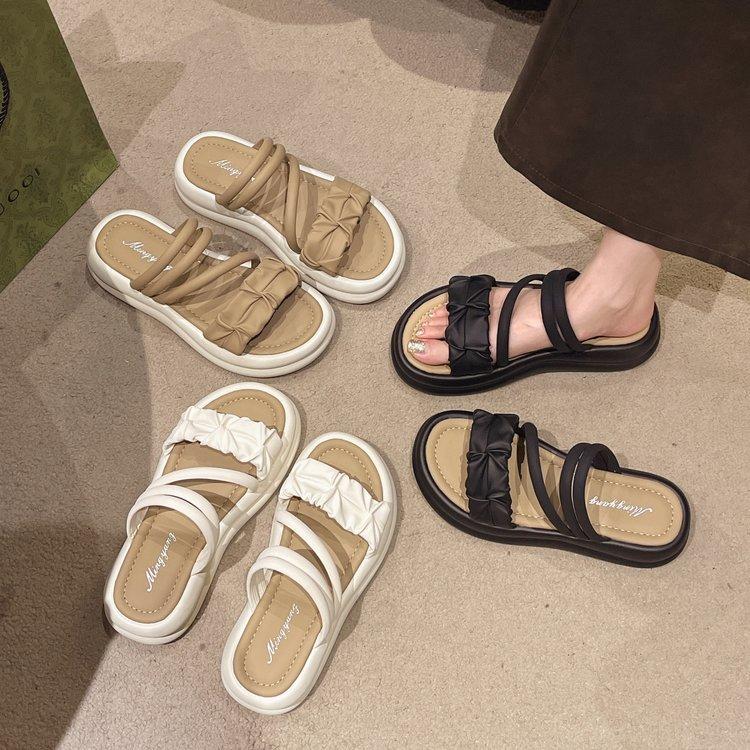 Thick-bottomed cool slippers for women in summer wear 2024 new models with skirts, fairy style wear, fashionable seaside beach one-word drag