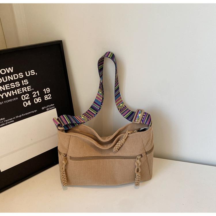 

Сумка-пельмень женская сумка-мессенджер большой вместимости сумка для поездок 2025 новая вельветовая японская повседневная универсальная сумка через плечо хаки