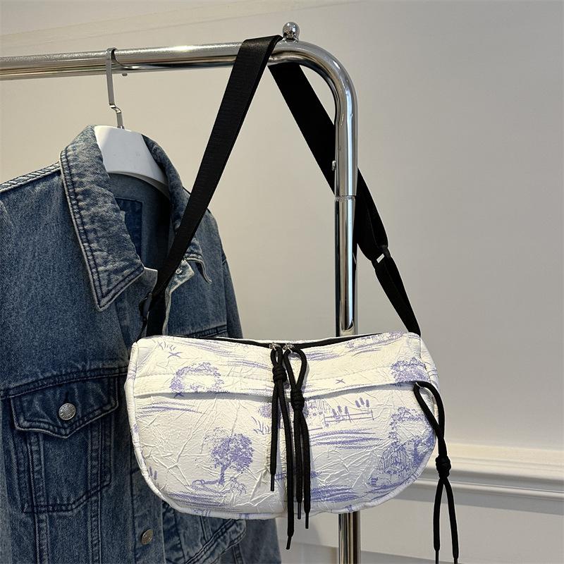 

Stylish and simple handbag Personalized printed shoulder messenger bag Textured commuter casual saddle bag one size fits all фиолетовый