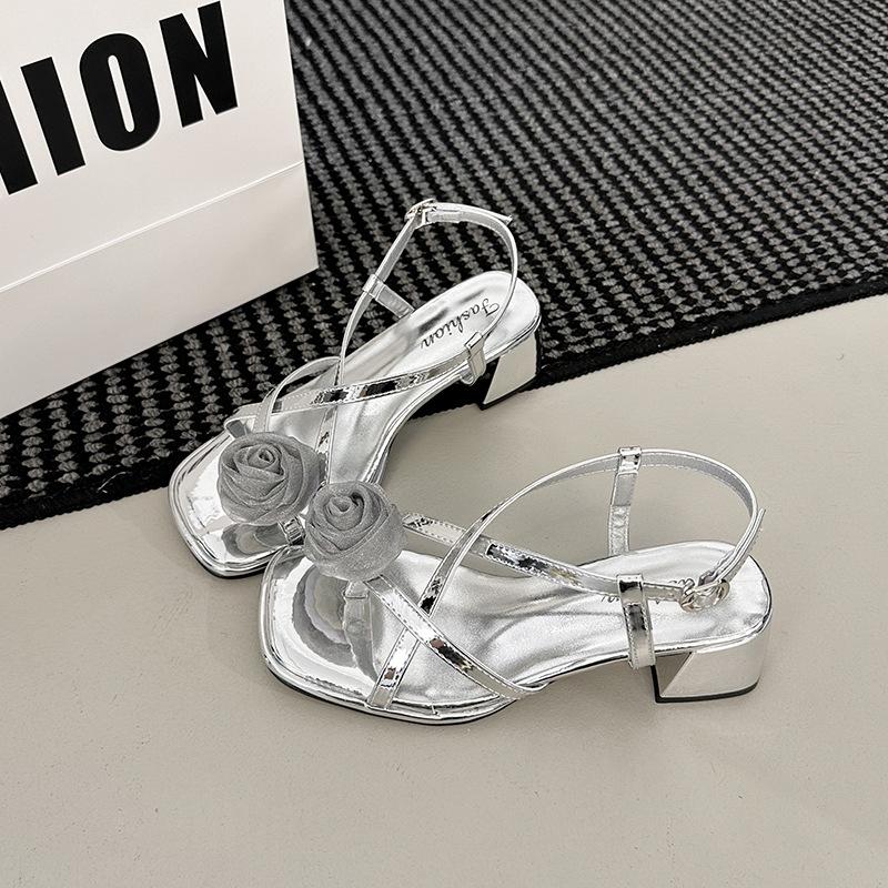 

Camellia fairy wind cover toe thick heel temperament sandals summer 2025 new vacation versatile strap Roman shoes 40 серебряный