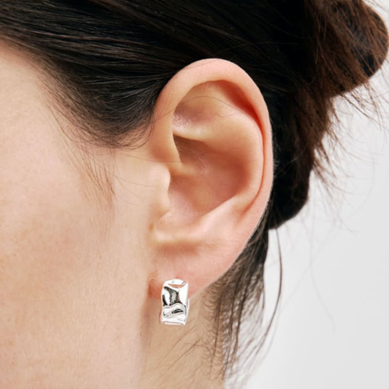 

Hei crush one-touch earring white