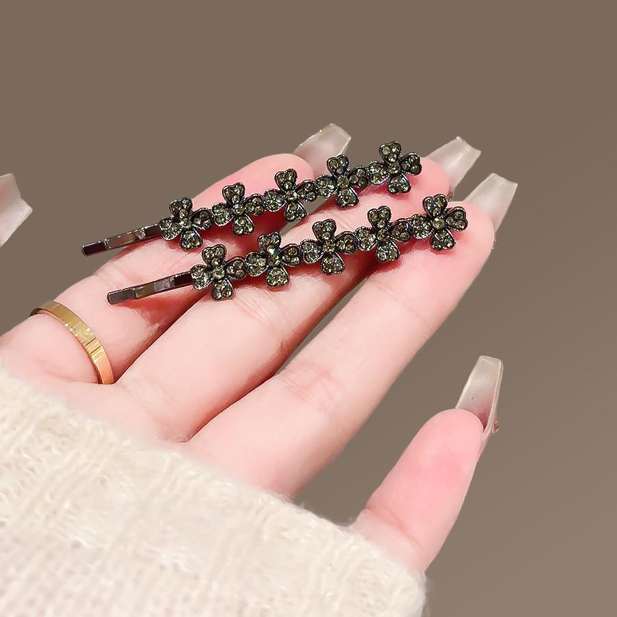 Rhinestone Four-Leaf Clover Hair Clip - New Exquisite Fashion Side Bangs Flyaway Accessory for Women