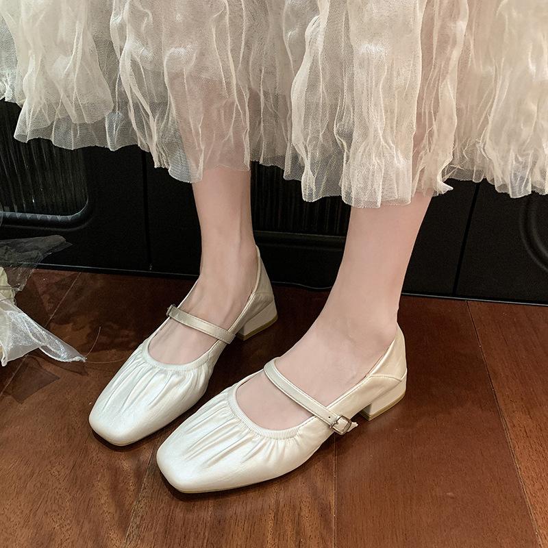 Simple Square Head Shallow Mouth Single Shoes Women's Spring 2025 New Temperament Buckle Soft Sole Small Leather Shoes Comfortable Versatile Grandm