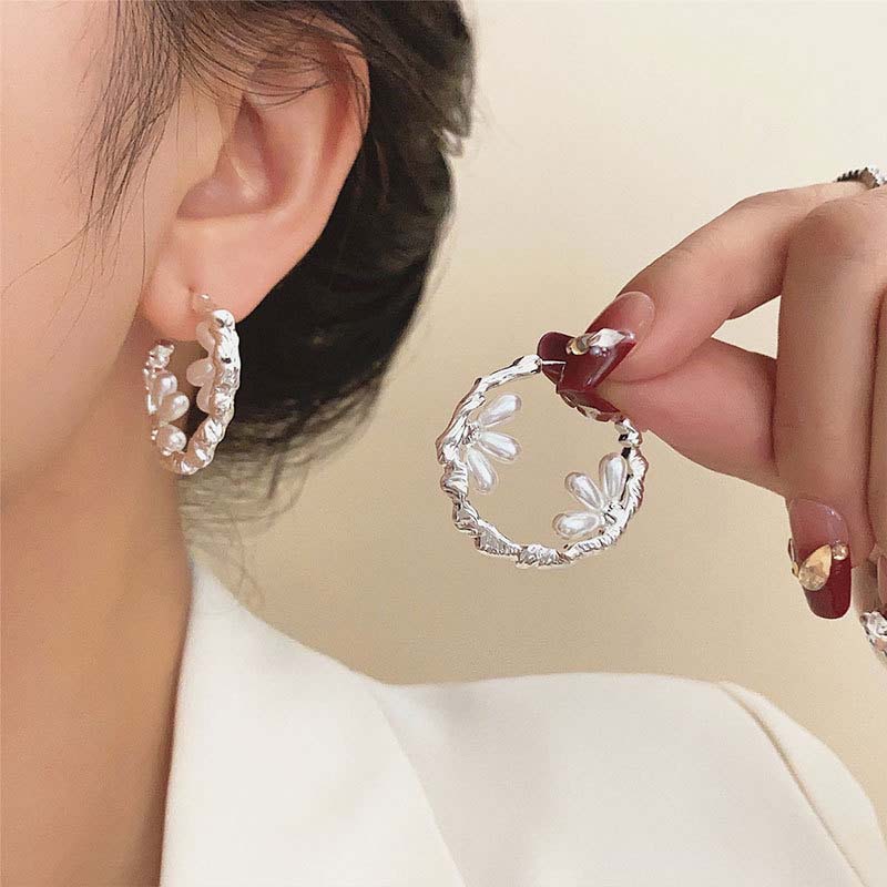 

Exquisite Imitation Pearl Flower Earrings for Women Girls Fashion Silver Color Geometric Metal C-Shaped Earrings Jewelry Gifts