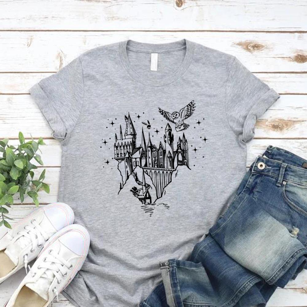 

Футболки Wizard Castle Футболка Believe in Magic Magical School Tee Жіночі футболки з коротким рукавом Wizard School T-Shirt Книжковий подарунок M сірий колір