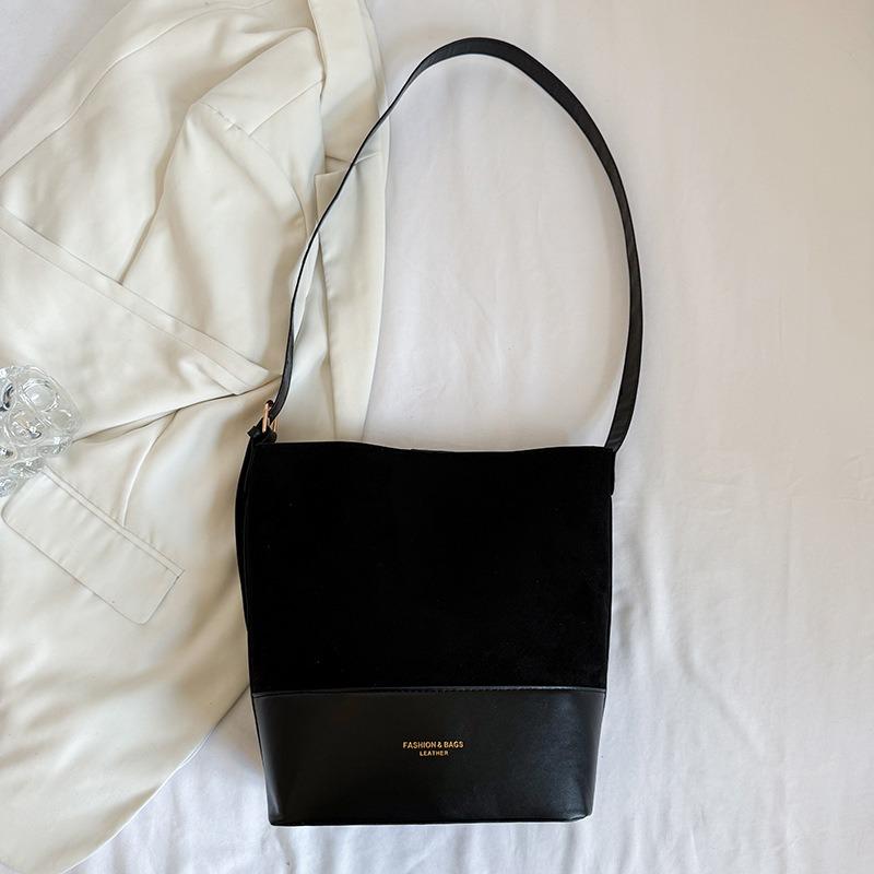 

Frosted bucket bag, women s high-end commuting shoulder underarm bag, large-capacity lazy and relaxed mother and child tote bag.