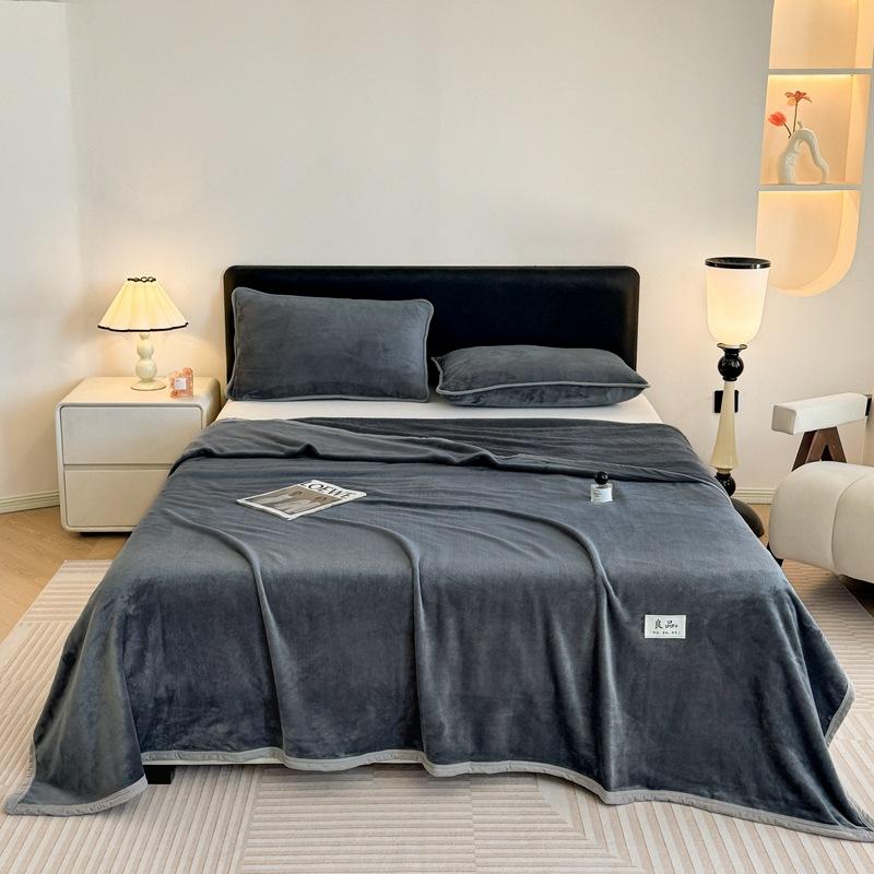 New Solid Color Flannel Blanket Blanket Casual Nap Office Comfortable and Warm Solid Color Milk Blanket