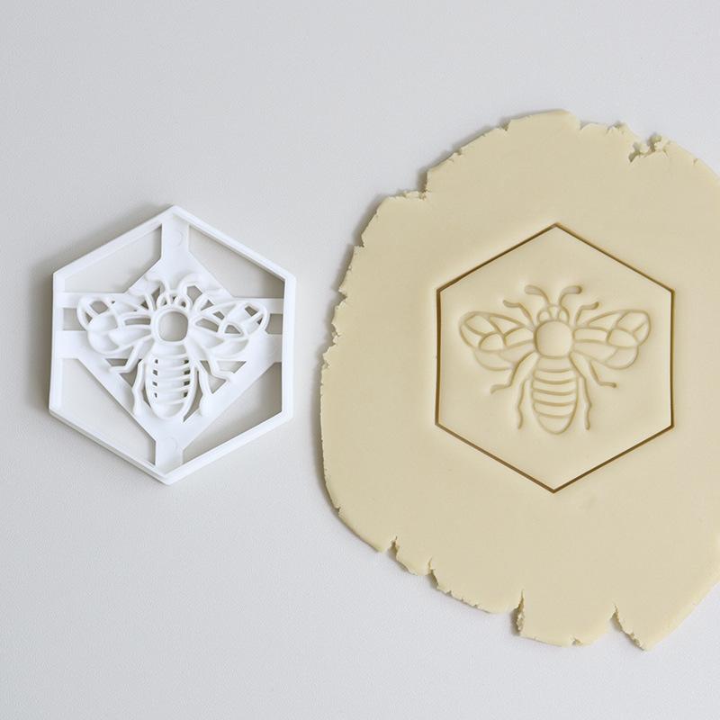 

Honeycomb Cookie Cutter Insect Honeybee Pattern Fondant Biscuit Embosser Mold Gingerbread Craft DIY Fondant Cake Decorating Tool