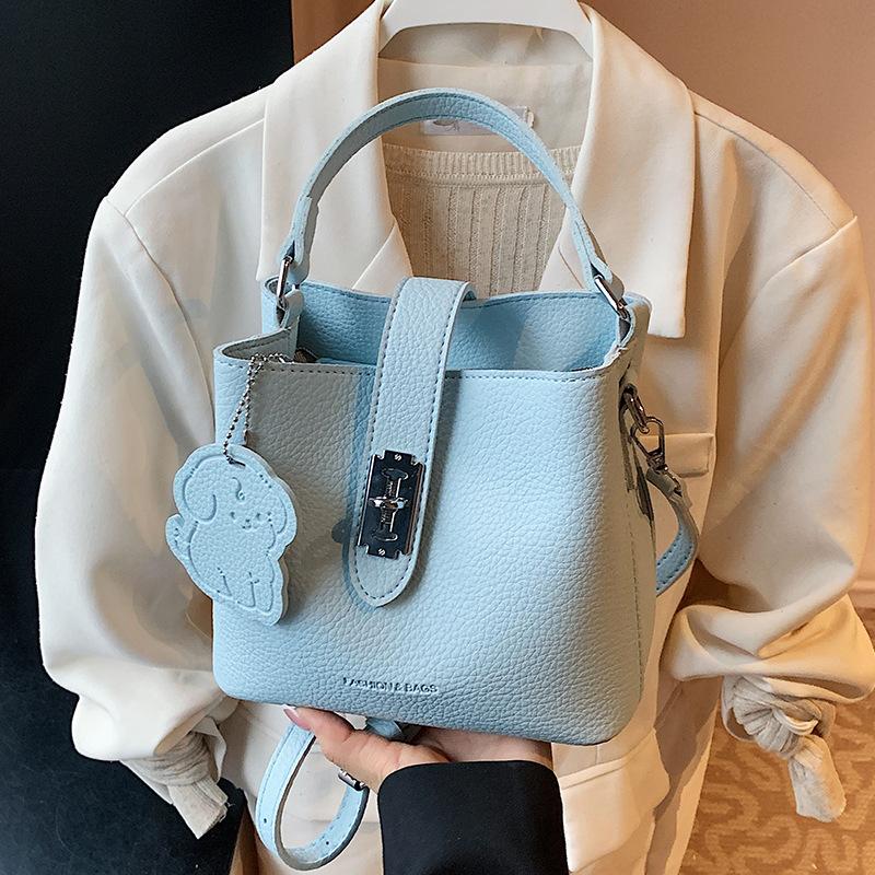 Spring and Summer Hand-held Bucket Bag, Women's High-end Texture, Fashionable and Versatile Crossbody Bag, Stylish Single Shoulder Women's Bag