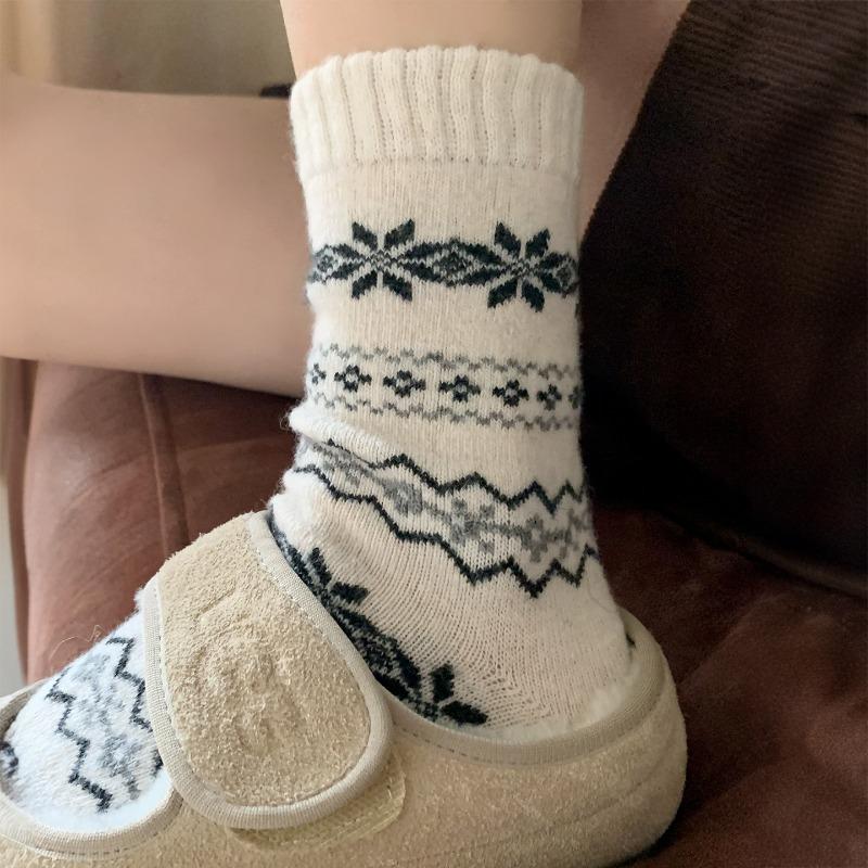 Fall/Winter Retro Warm Feliz Island Snowy Wool Stockings for Women - Thick Mid-Calf Padded Socks