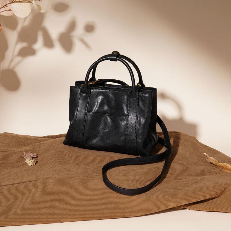 This Large-capacity Genuine Leather Bag Is A Versatile, Fashionable and Casual Hand-held Shoulder Bag