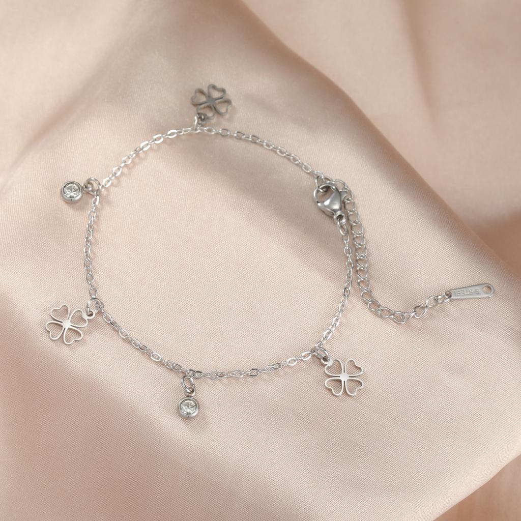 Simple Hollow Heart Four Leaf Clover Pendant Bracelet Fashion Versatile Women Jewelry