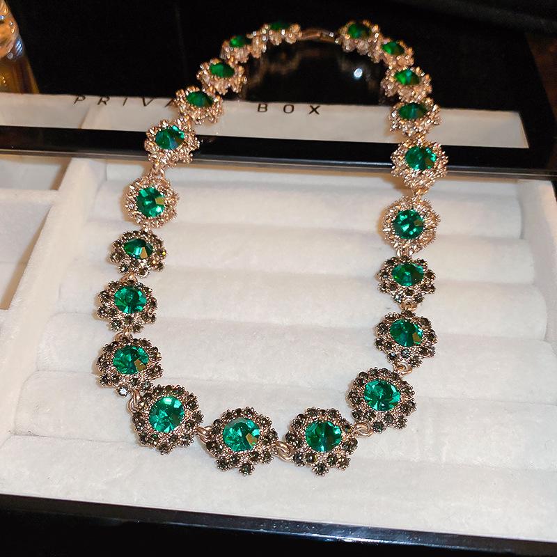 

Зеленое ожерелье-чокер с цветочной пряжкой из стразов - Элегантный круглый чокер для женщин