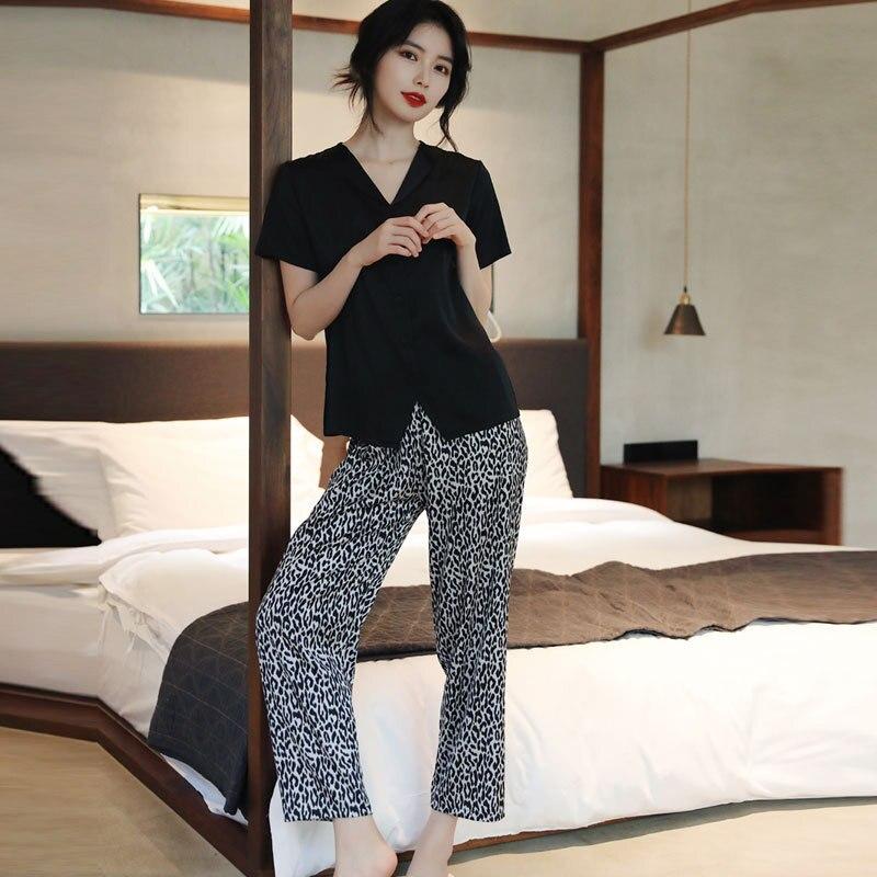 Pigiama casual da donna estivo con stampa leopardata a maniche corte. Pigiama in seta ghiacciata