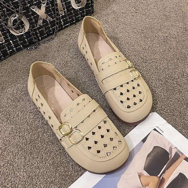 Stepping on shit feels super soft, pregnant women's shoes are swollen, loose, and a pedal is hollowed out. The new summer models are wide and fat, and