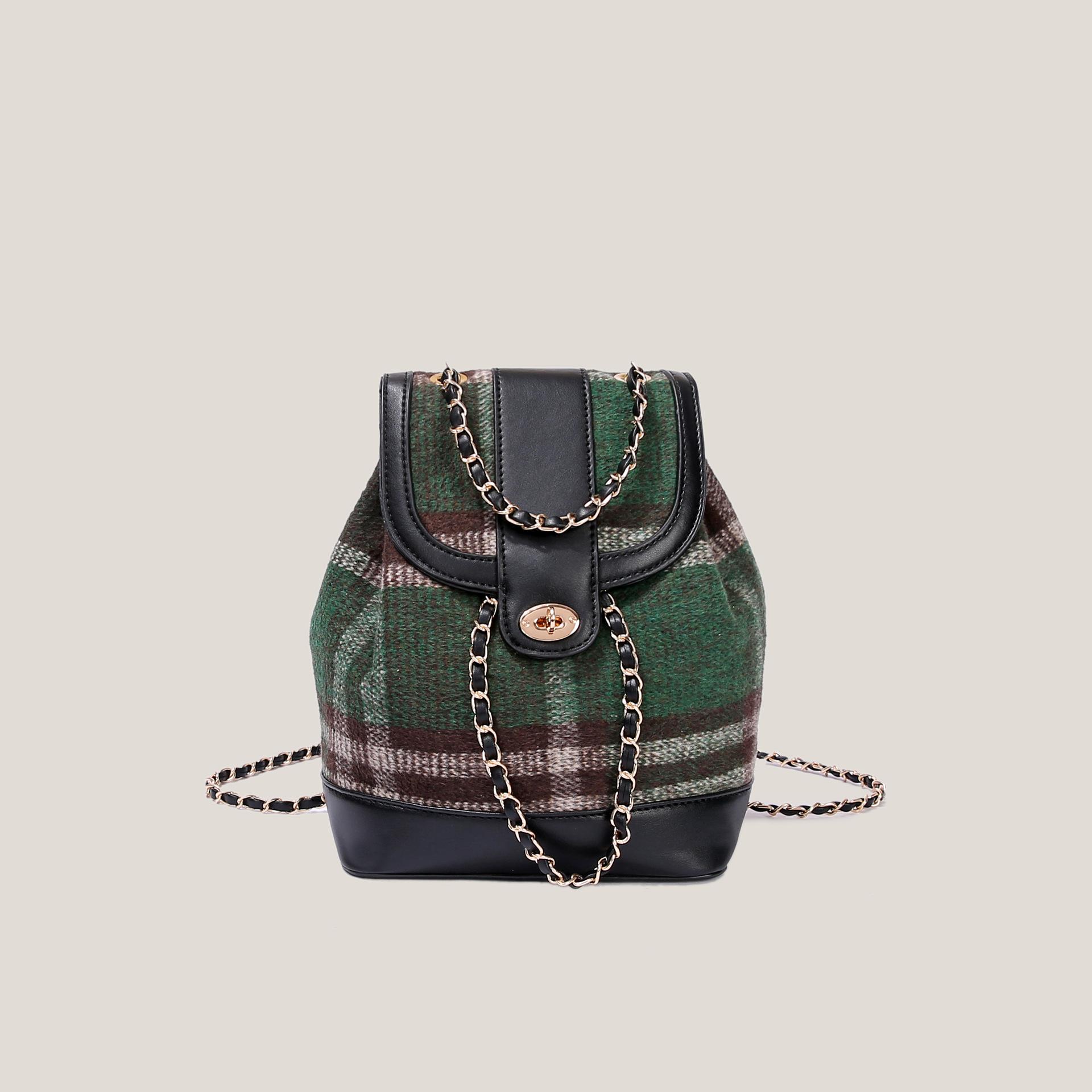 Retro Chain Backpack with Niche Design, Large Capacity Backpack, Fashionable Trend Splicing, Contrasting Color Handheld Backpack