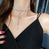 Versatile Set di Gioielli in Tre Pezzi: Collana e Orecchini Multicolor con Design a Goccia d'Acqua di Cristallo con Diamanti.