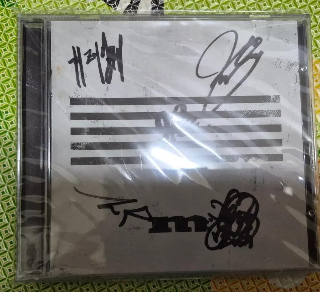 BIGBANG Autographed Album CD