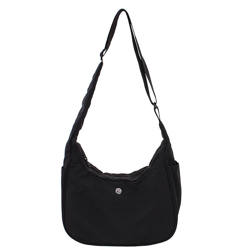 

Large-capacity casual canvas bag, women s commuting versatile messenger bag 2025 new college student class dumpling bag