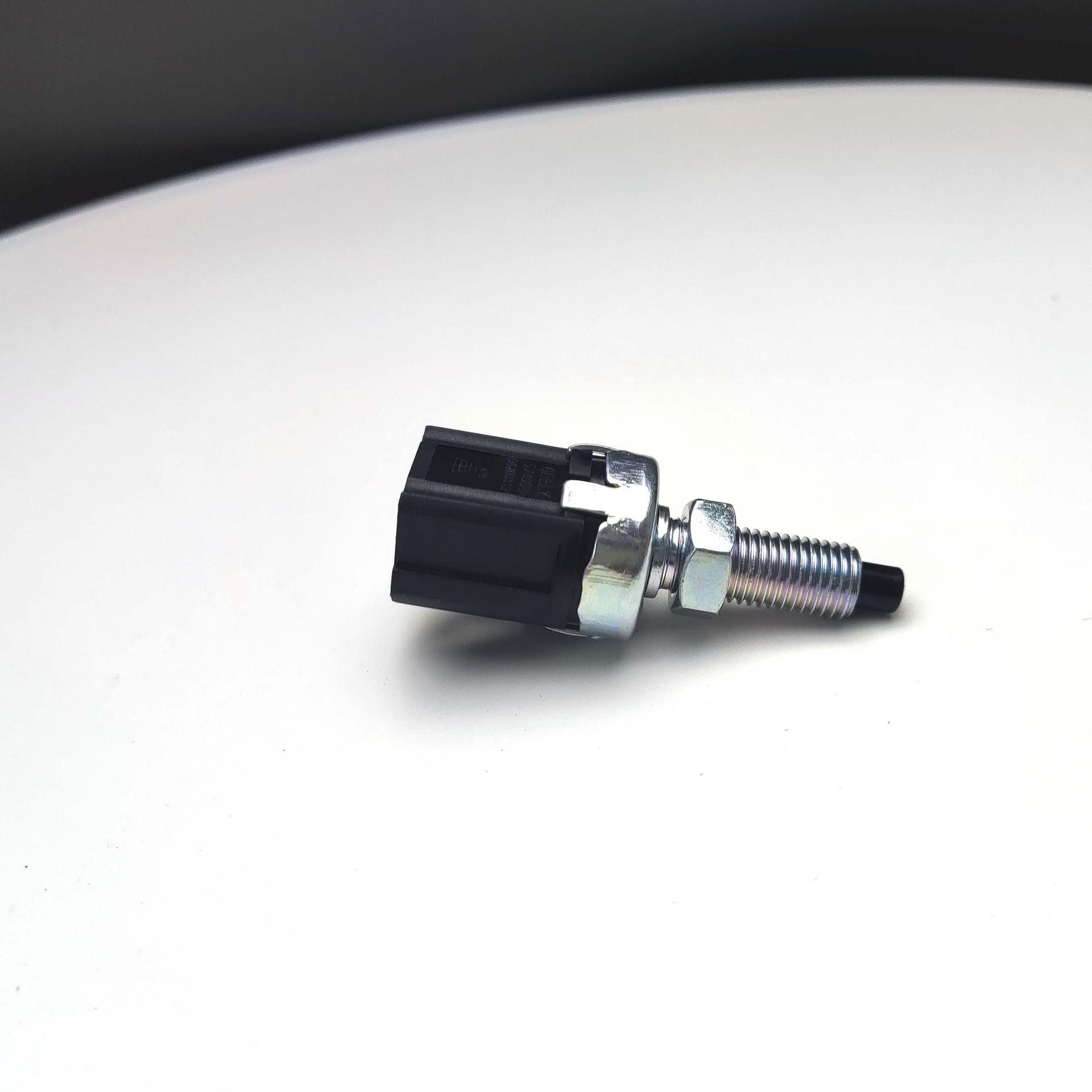 

Выключатель сцепления для Geely Emgrand EC715/18, Gleagle Vision GC7, Englon SC7 и других моделей