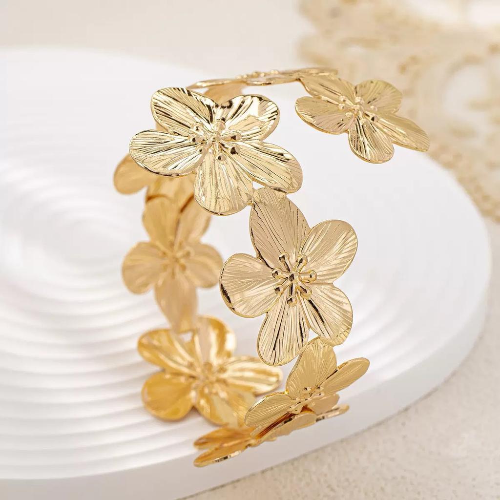 Modernt blombandsarmband