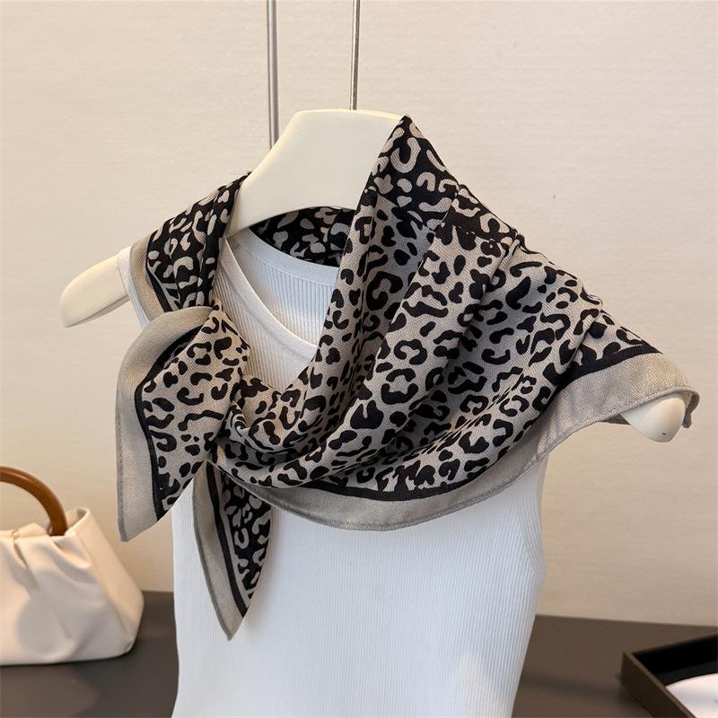 New retro small square scarf -blocked cashew silk scarf imitation neckerchief sun protection decoration for women