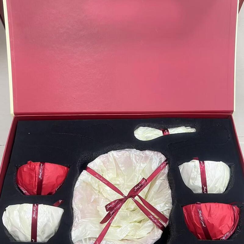 Newlywed Ceramic Dinnerware Gift Set