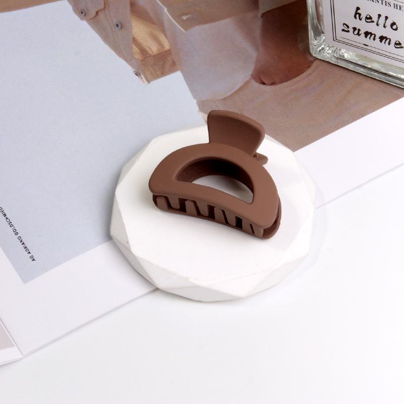 Korean style simple and cute hollow hair clip with broken hair on the side