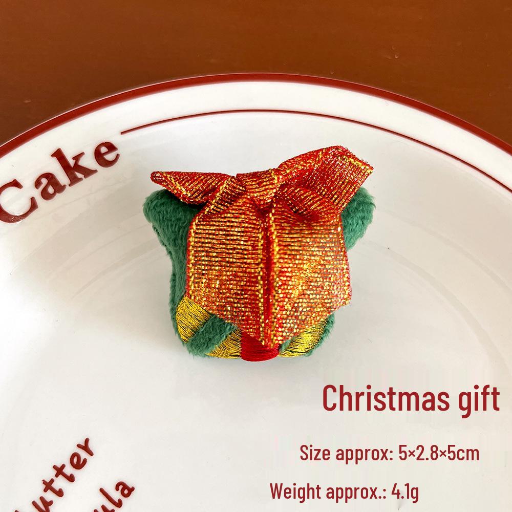 Christmas Plush Brooch: Cute Holiday Decoration Doll Badge for Gift Bags and DIY Projects