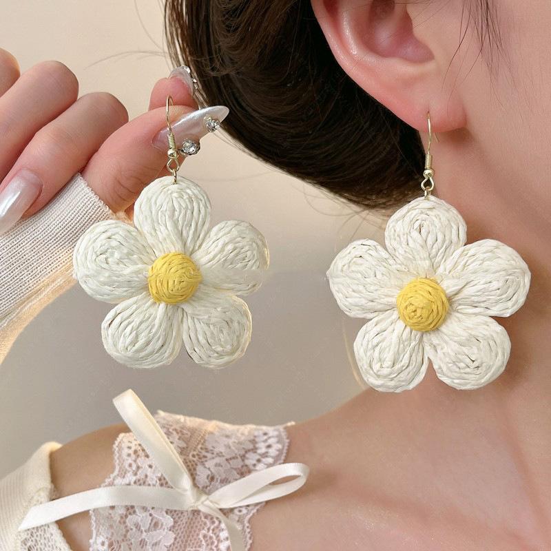 Exaggerated Handmade Retro Rattan Raffia Geometric Earrings Ethnic Style Summer Beach Women'S Tassel Earring