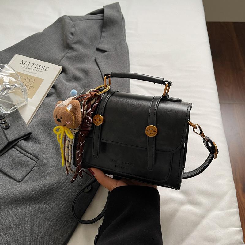 High value retro small bag 2025 autumn women's new fashionable messenger bag fashionable and simple portable small square bag