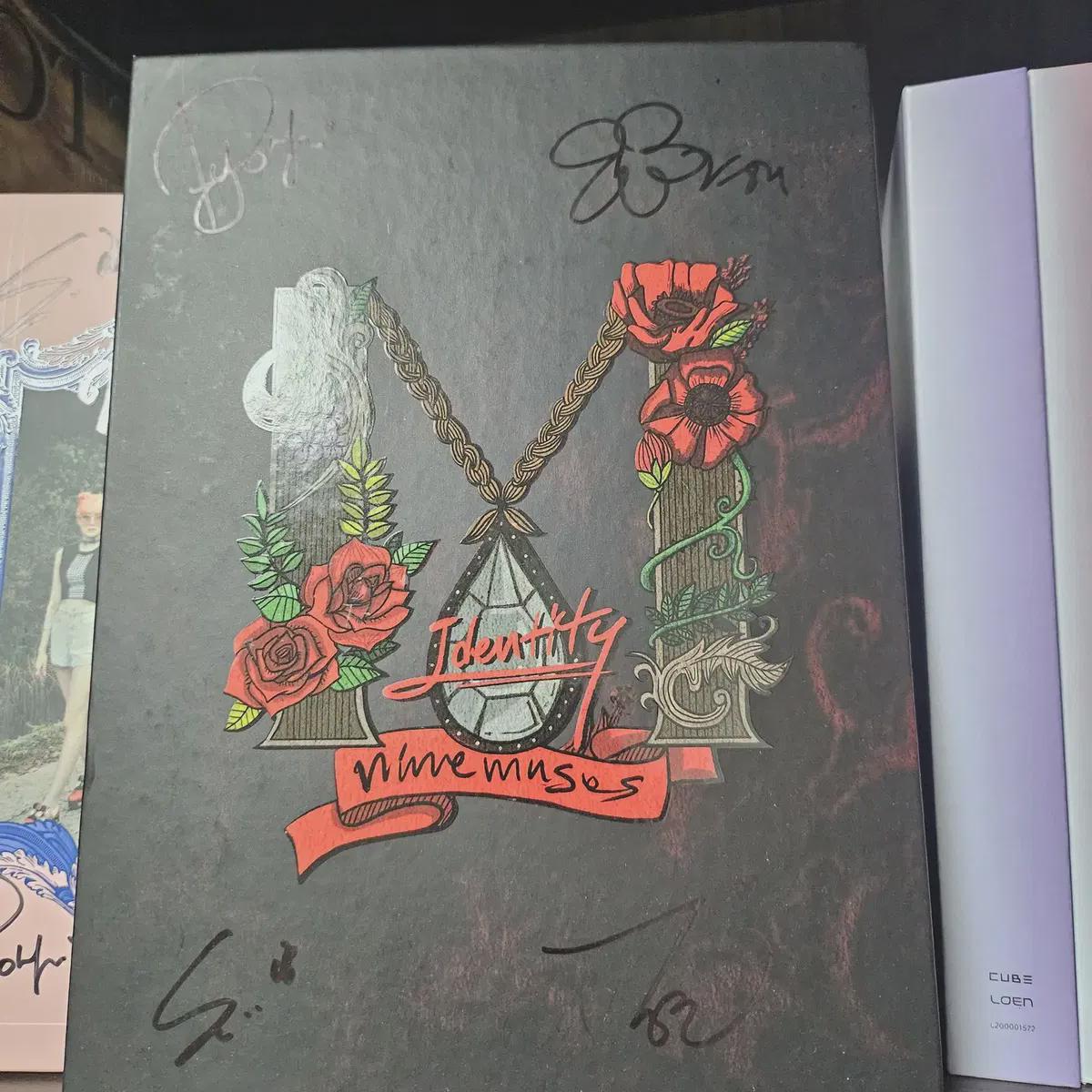 

Album Sign By Ninemuses