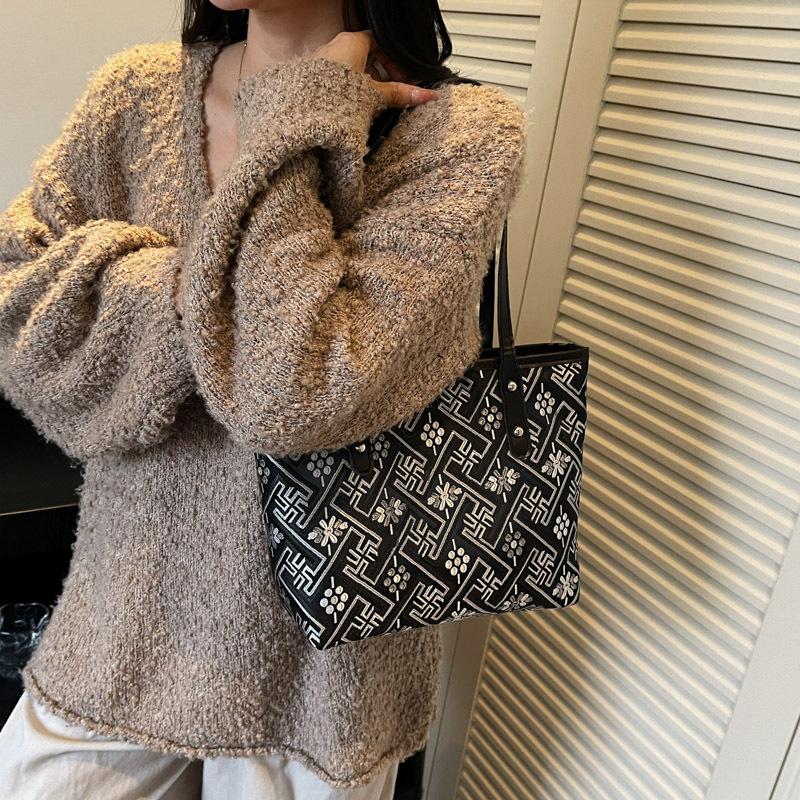 Women Fashion Large Capacity Ethnic Style Versatile Single Shoulder Tote Commuter Bag