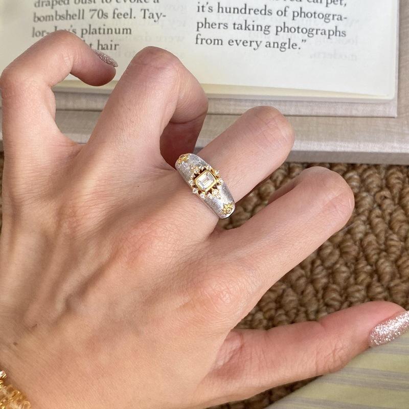 

Винтажное средневековое кольцо в стиле old money из серебра с матовой отделкой, квадратным бриллиантом и звездой, темпераментное, изысканное, универсальное, для ношения в стопке